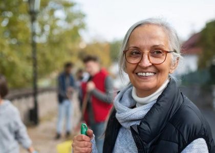 Il volontariato per una vita attiva, anche da senior: il focus di Vdossier